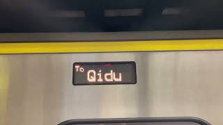 102次自強號(EMU800型代打)區間快車往七堵行駛在板橋站的顯示燈