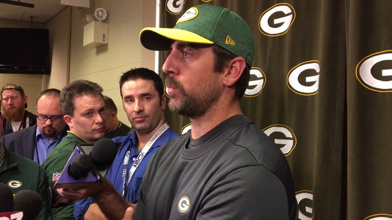 Aaron Rodgers on injured knee