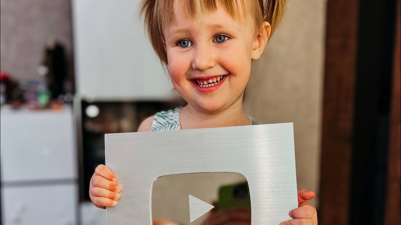 СЕРЕБРЯНАЯ КНОПКА КАРИНЫ🤩 - YouTube