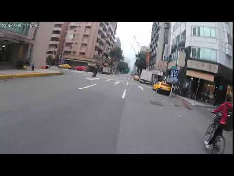 0317-機車碰撞 你不要跑啊 | WoWtchout - 你在路我在錄