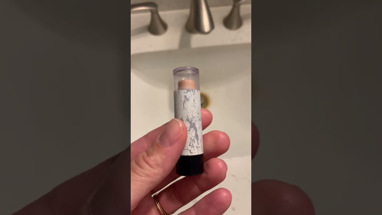 Covergirl Smoothers Moisturizing Concealer Stick Review | Light Shade