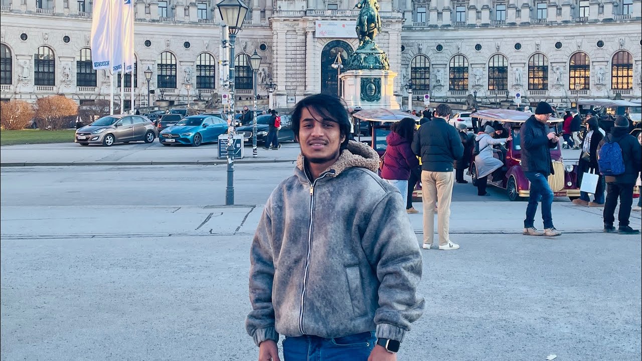 From the quiet elegance of Volksgarten’s roses to the imperial power of Hofburg Palace 