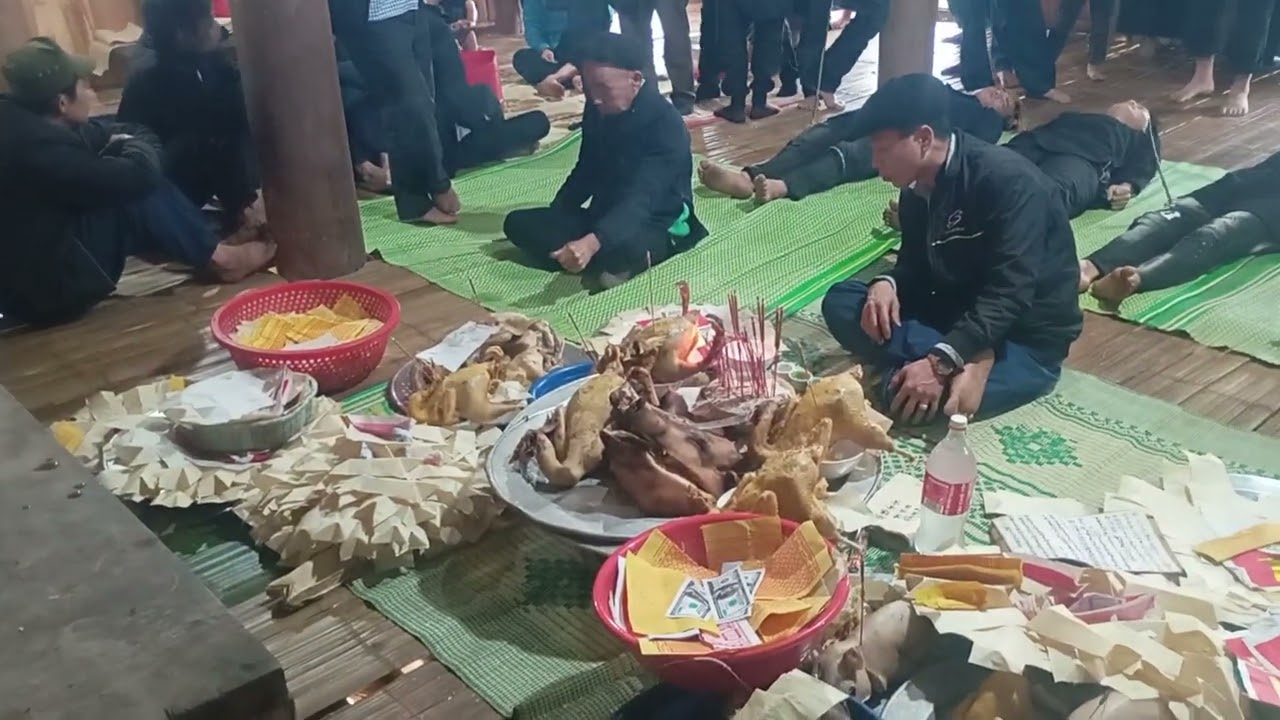 Đây là phong tục nhảy bói của dân tộc dao áo dài hà giang cũ các bạn nhé