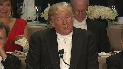 Trump roasts Clinton at Al Smith charity dinner - DayDayNews