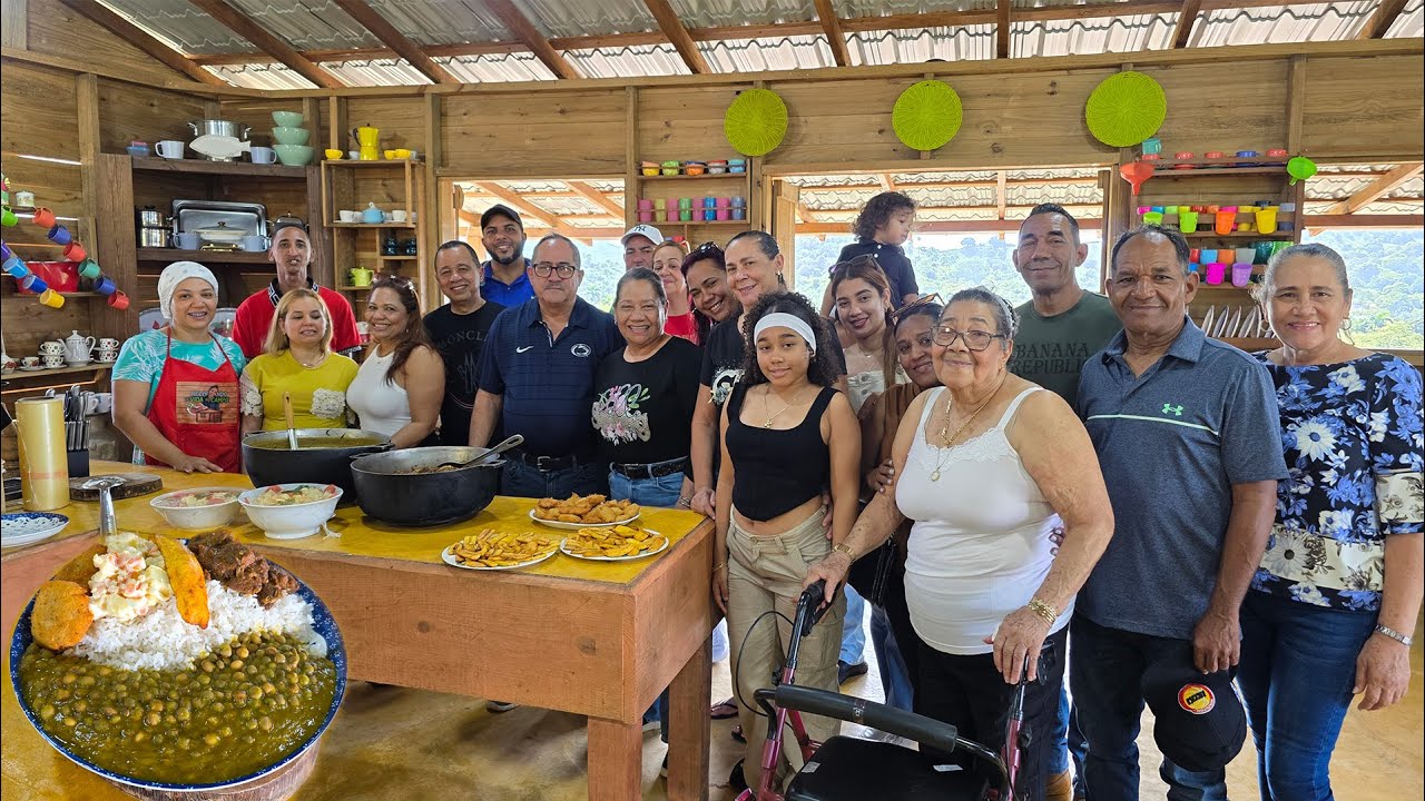 Con Casi 93 Años Su Familia La Lleva A La Cocina Para Abrazar A Yuli. La vida del campo