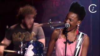 iConcerts Noisettes Dont Give Up Live.mp4
