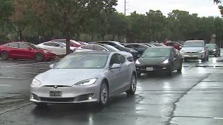 Teslas on parade: Austinites gather in cars to celebrate car company's Texas arrival