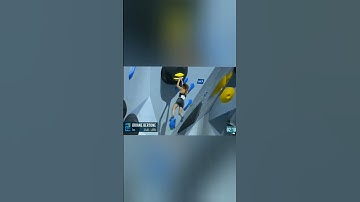 Crazy DYNO on bouldering competition 2023 by Oriane Bertone