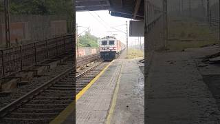 30068/BRC WAP-5 IN AMUL MILK ADVERTISEMENT WITH 12933 BDTS VTA KARNAVATI EXPRESS#viral#trending#yt