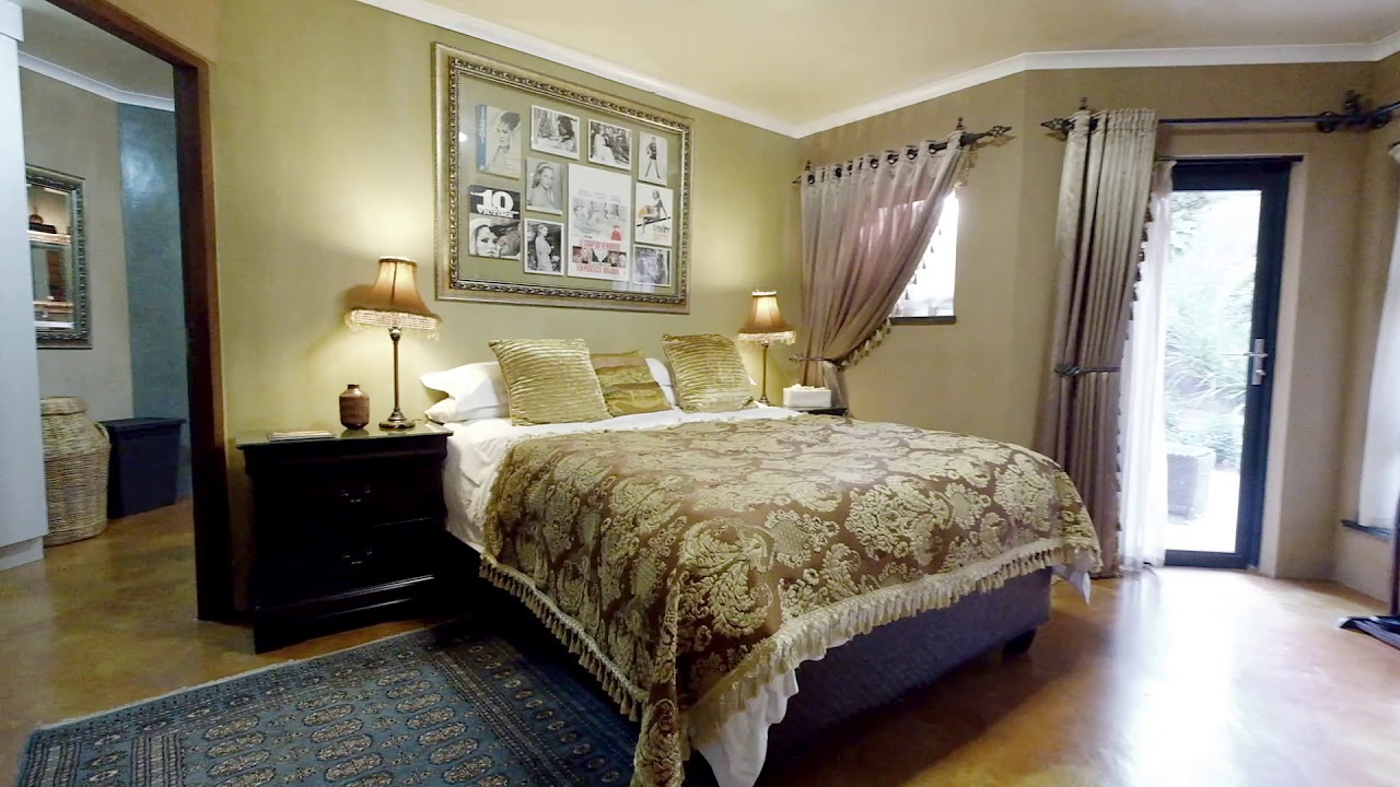 Luxurious 10 Bedroom Boutique Hotel Guest House Plus 2 Bed Cottage On 1 Acre