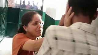 Hospital mein kari maar peet, aur bacche ko bhi rulaya