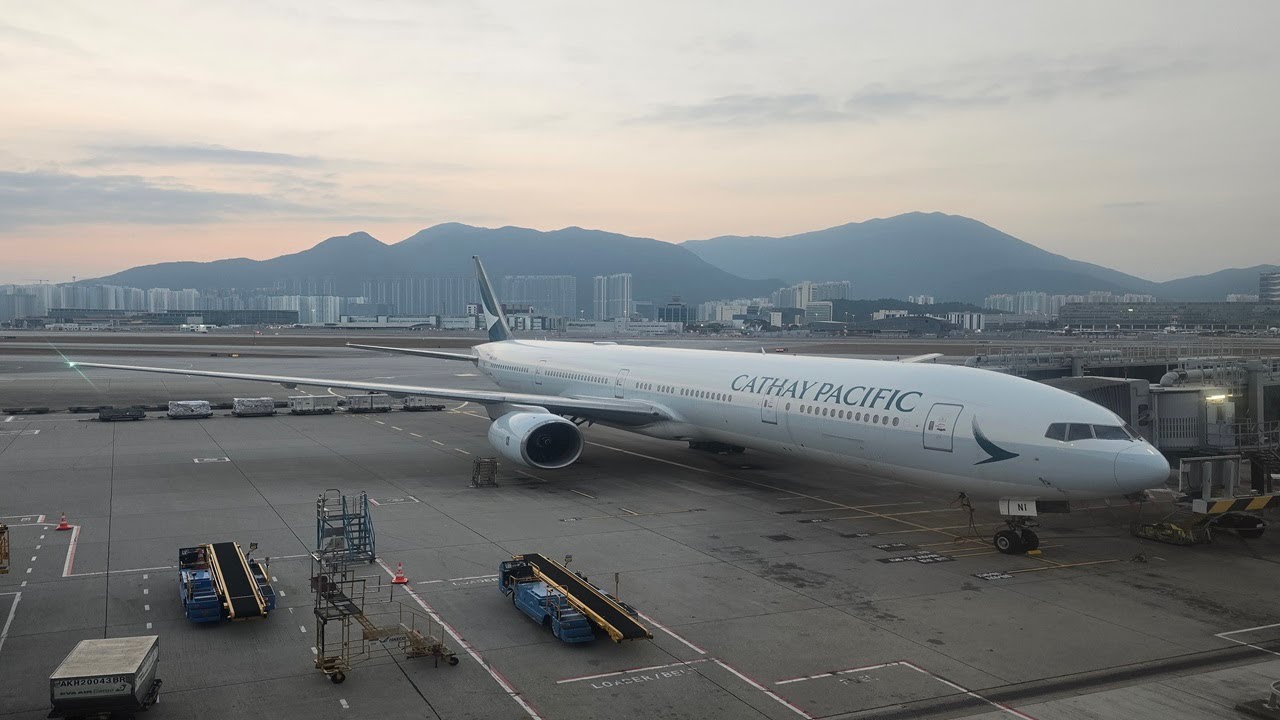 Cathay Pacific 777-300 Hong Kong To Taipei 