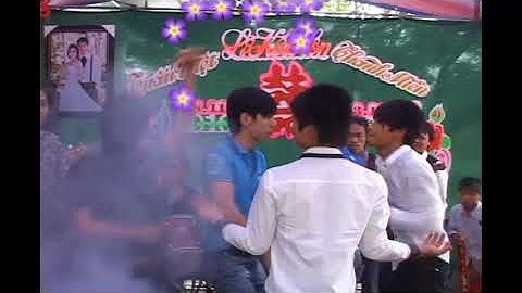 Thanh niên nhảy đám cưới thập niên 90