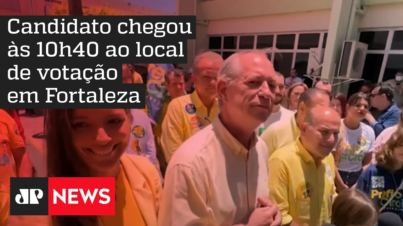 Ciro Gomes vota em Fortaleza no Ceará