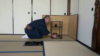 2020-0324-1200　茶道の参考　炉　二重棚　点前　japanese tea ceremony