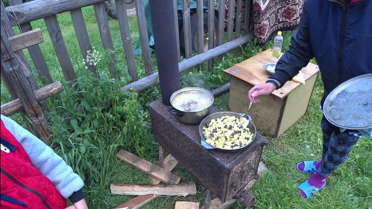 Самодельная деревня. Печь из дисков варить картошку. Лопатка русский деревенский самодельный.