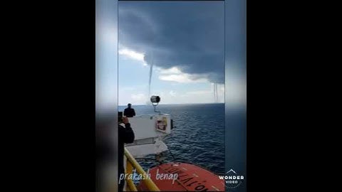 amazing  clouds  evaporating water from sea