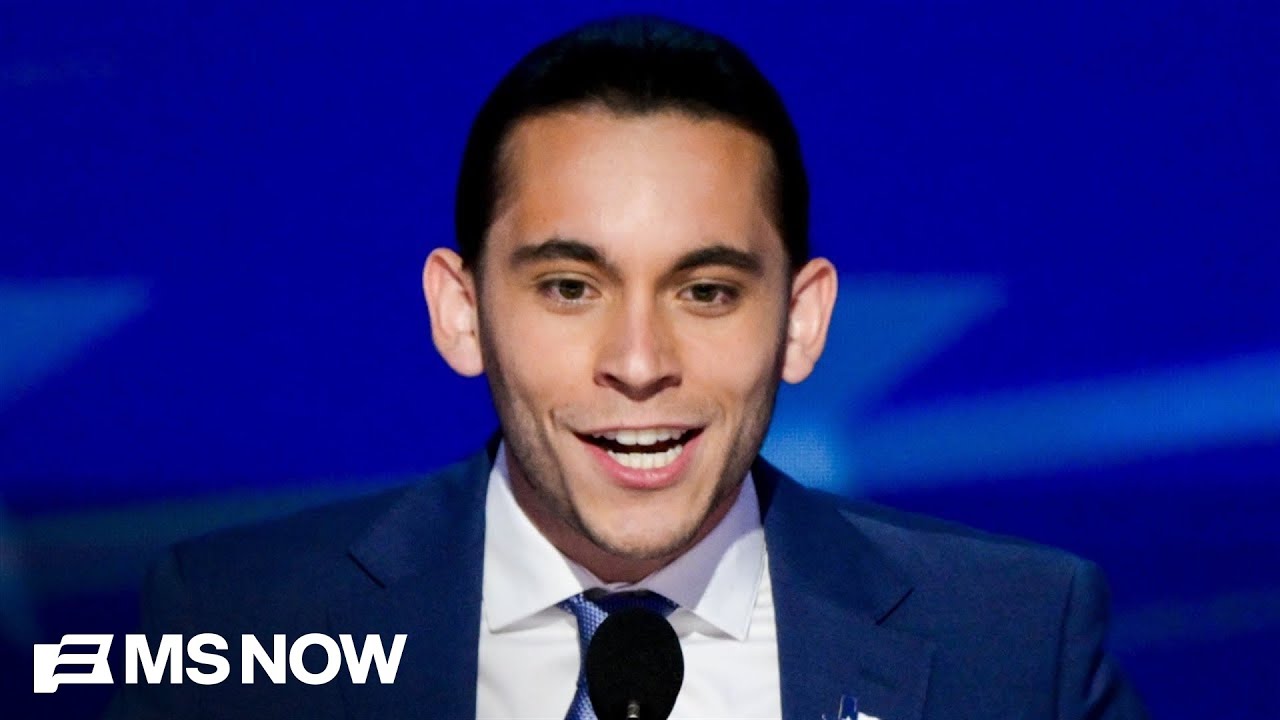 How Latino social media star Carlos Eduardo Espina is influencing Democratic politics