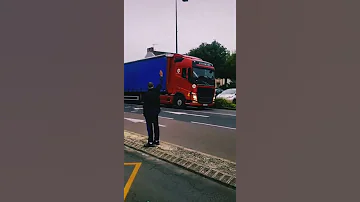عزف الشاحنات في الطريق Truck Music On The Road 
