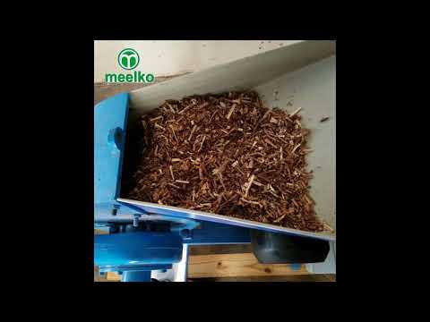 Molino de martillos pequeño moliendo viruta para hacer pellets