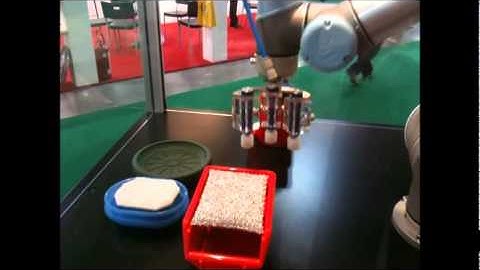 Vuototecnica BEC60 cup and PVR5 vacuum cartridges in action on Universal Robot