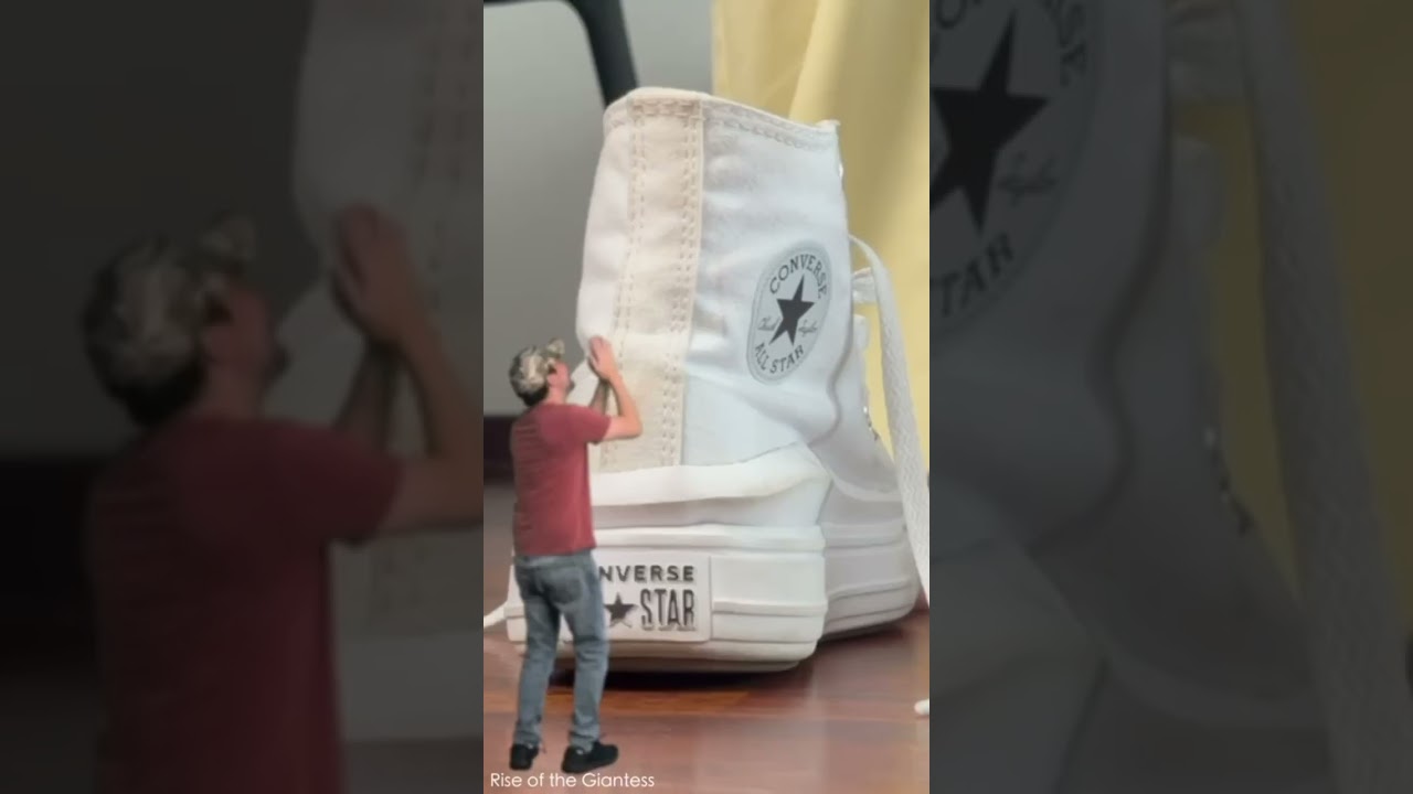 Shrinking ray Giantess Andrea 