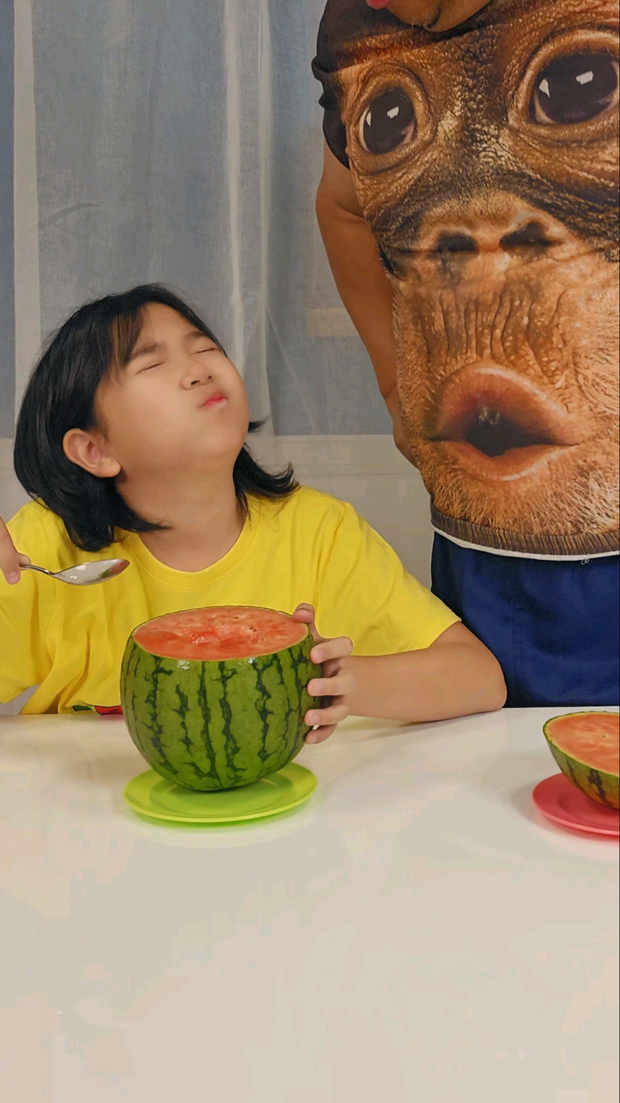 すいか?トリック?watermelon trick?#ひまわり笑劇場 #himawariちゃんねる #ひまわりチャンネル #まーちゃんおーちゃん #shorts