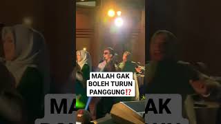 BERES NYANYI LAGU #viral MALAH GAK BOLEH TURUN PANGGUNG⁉️⁉️