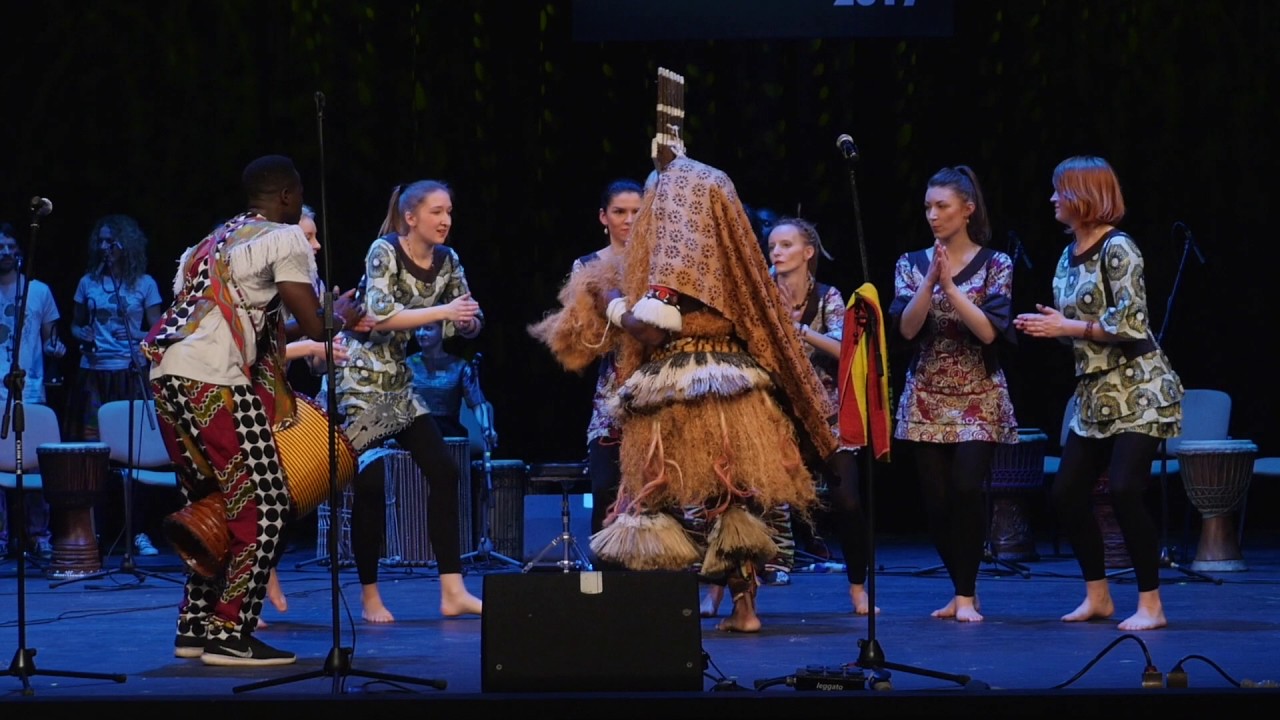 Africa Night 2017 Babara Bangoura kartu su perkusijos studija "Afrikos būgnai"