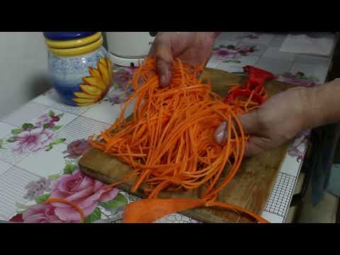 Терка для корейской моркови,  овощечистка. Как правильно ей пользоваться.