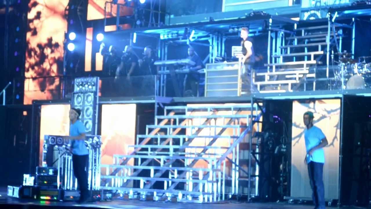 Justin Bieber crying while singing to Avalanna #BELIEVEtour 9/29/12 Arizona