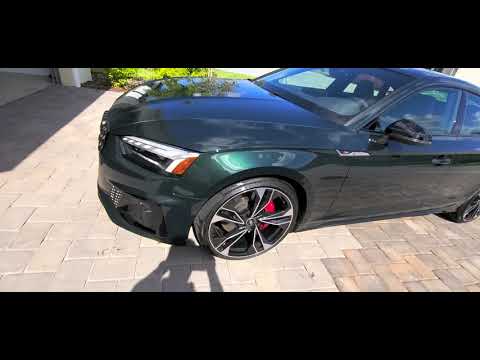 Audi Exclusive Deep Green Pearl Effect