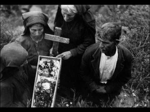 Мертвые тяжелее живых. Мертвые тяжелее живых. Мортем викторианской эпохи семья. Мертвые тяжелее живых. Мертвые тяжелее живых.