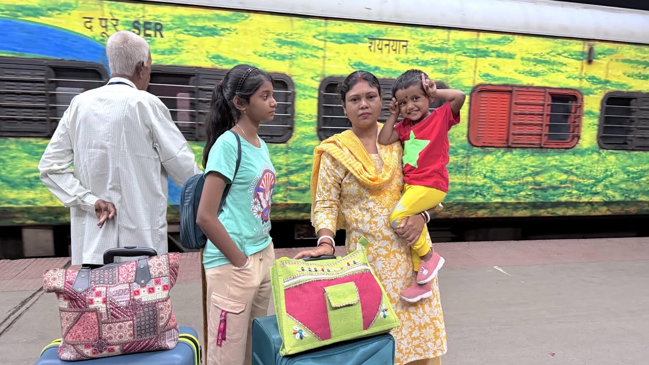 বাড়ি থেকে বেরোনোর সময় মা কেঁদে ফেললেন