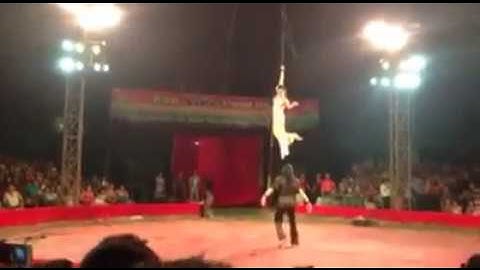 Màn múa trên không của các nghệ sĩ đoàn xiếc Trung Ương!