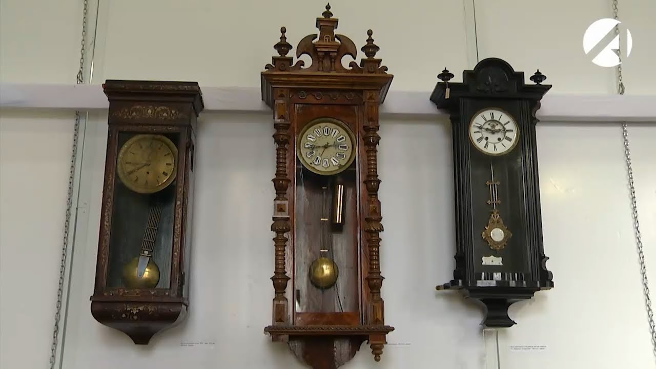 домашние старинные часы.