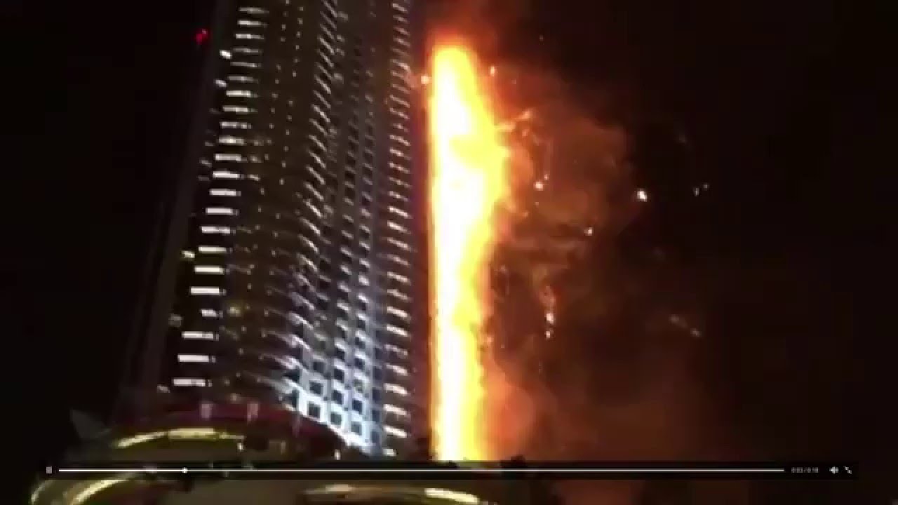 Бурдж халифа горит новости. Пожар в Дубае. Бурдж Халифа горит. Боб в горящем небоскрёбе. Спичка в Дубае.