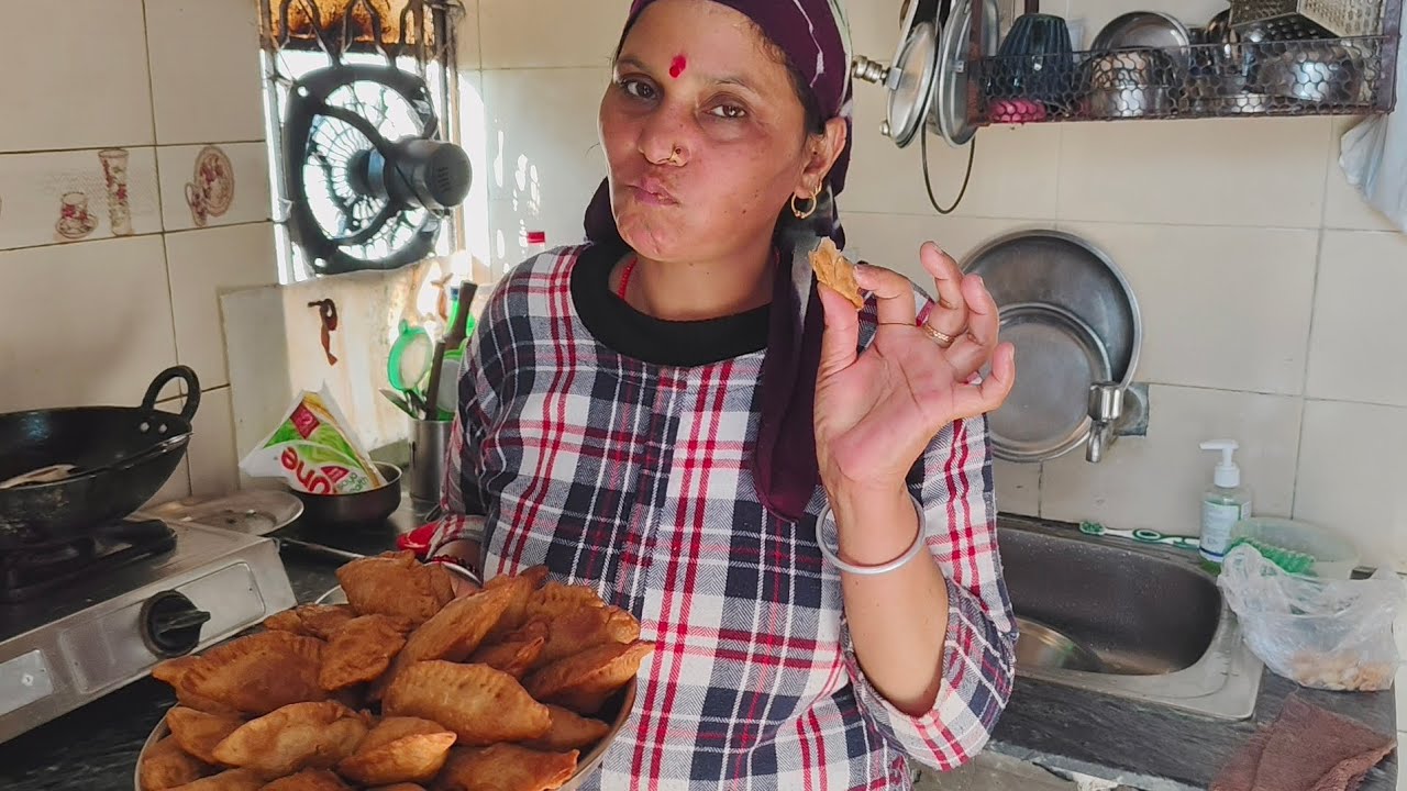 गुजिया बहुतटेस्टी बनी joshi kitchen 🤪🤪🫟