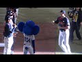 侍ジャパンの選手たちを迎えるドアラ!ドアラの方に走ってくる大谷!