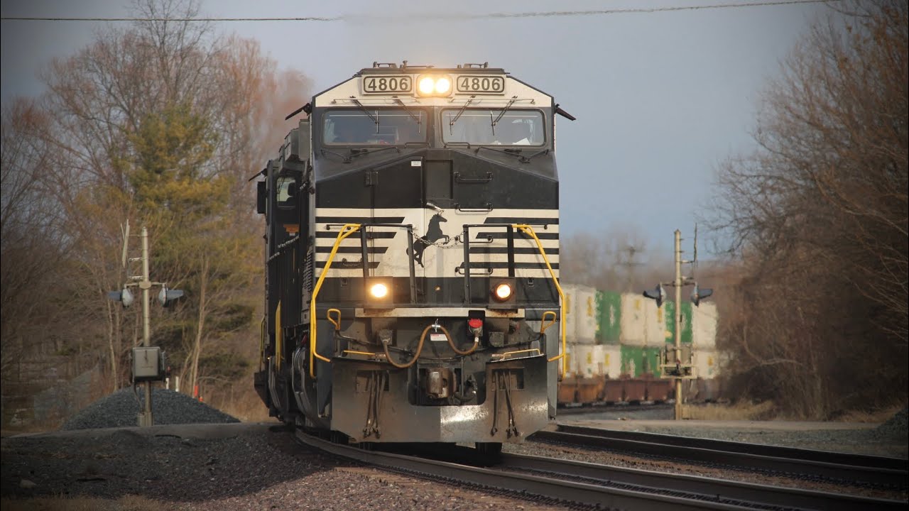 NS 29P with a friendly crew at CP379 in Kendallville Indiana