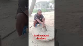 chak PE rakar  miti kalsha banarhe hai