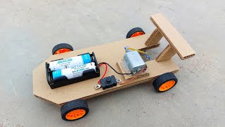 كيفية صنع سيارة من الورق المقوى بدون بكرة.