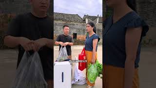 Dabao Returns Home to Visit Family, Erhua Sees Him Off with Gifts and Well Wishes #VisitingFamily