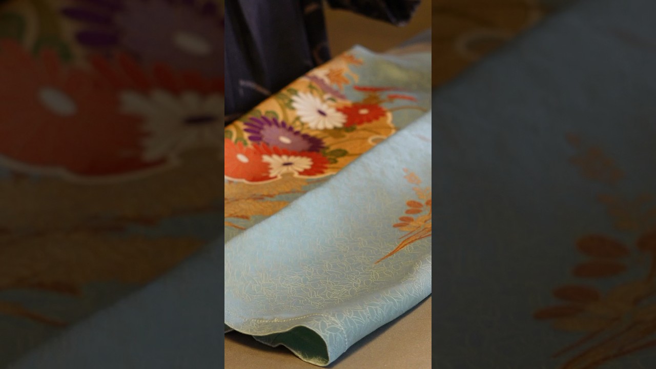 推定50年前の着物をワンピースにリメイク／Remaking a vintage kimono into a dress.