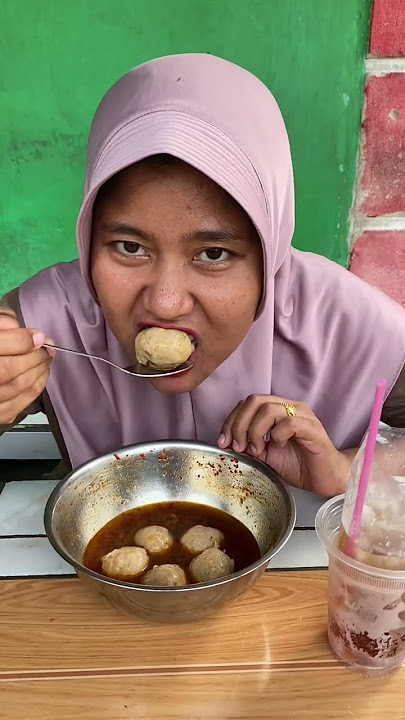 After closing the stall, I continued with the mukbang for the inherited meatballs