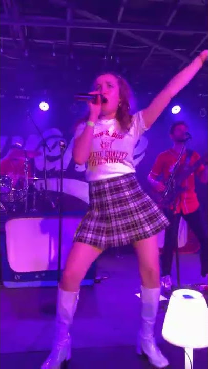 Lawrence - Don't Lose Sight - Gracie (clip) (live)