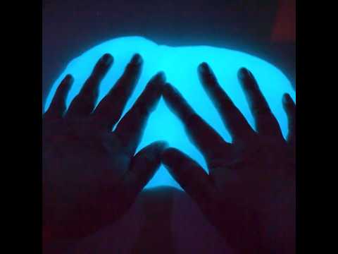 暗闇でMECHAKUSO光るぷるぷるゼリースライムを触る