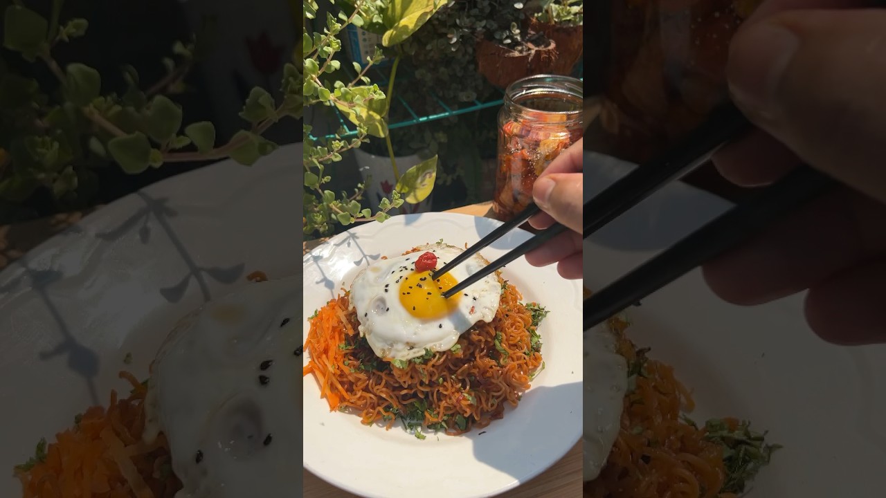 Cooking Wai Wai Noodles in Chowmin style || hot and spicy dalle from Sikkim 