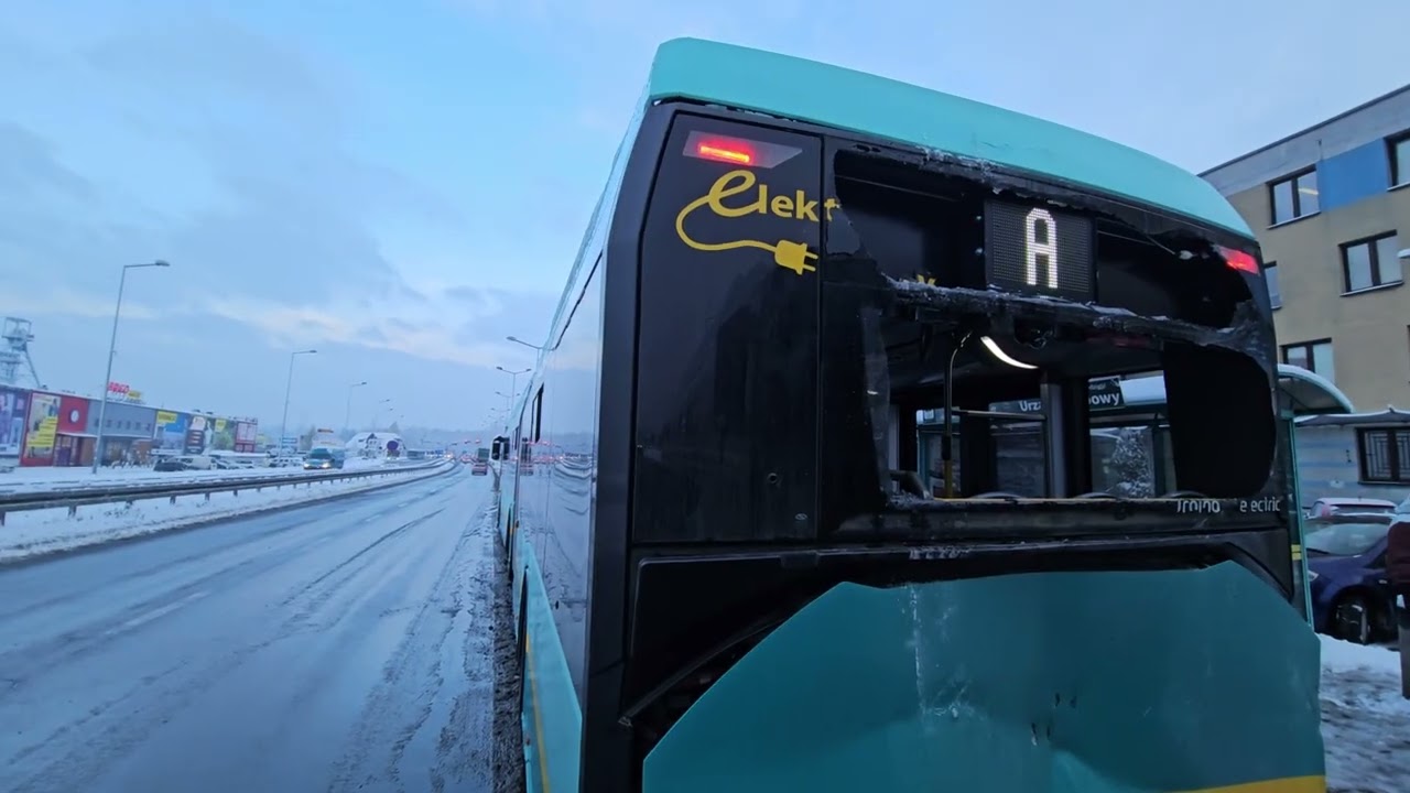 Pierwszy śnieg i dwie ofiary wśród elektrycznych autobusów w Jaworznie