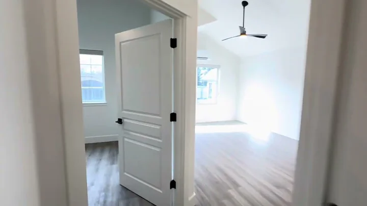 Remodeled 1 Bed/1 Bath Unit in Prime Location-Broadway 